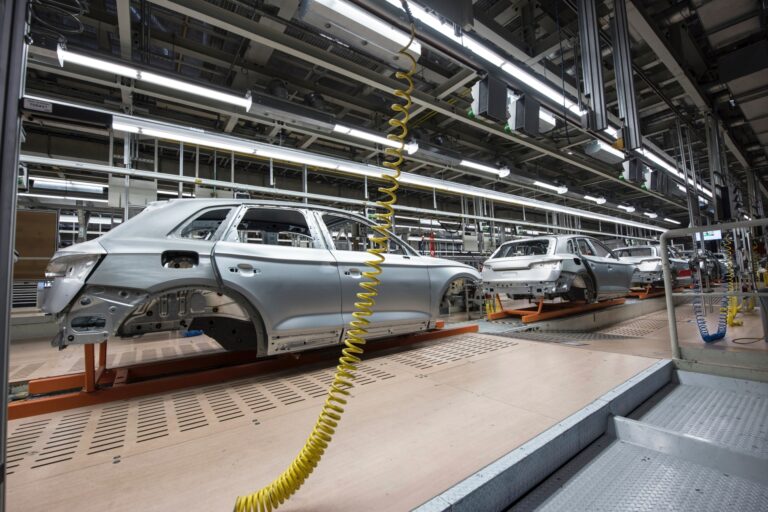 luneos automotive